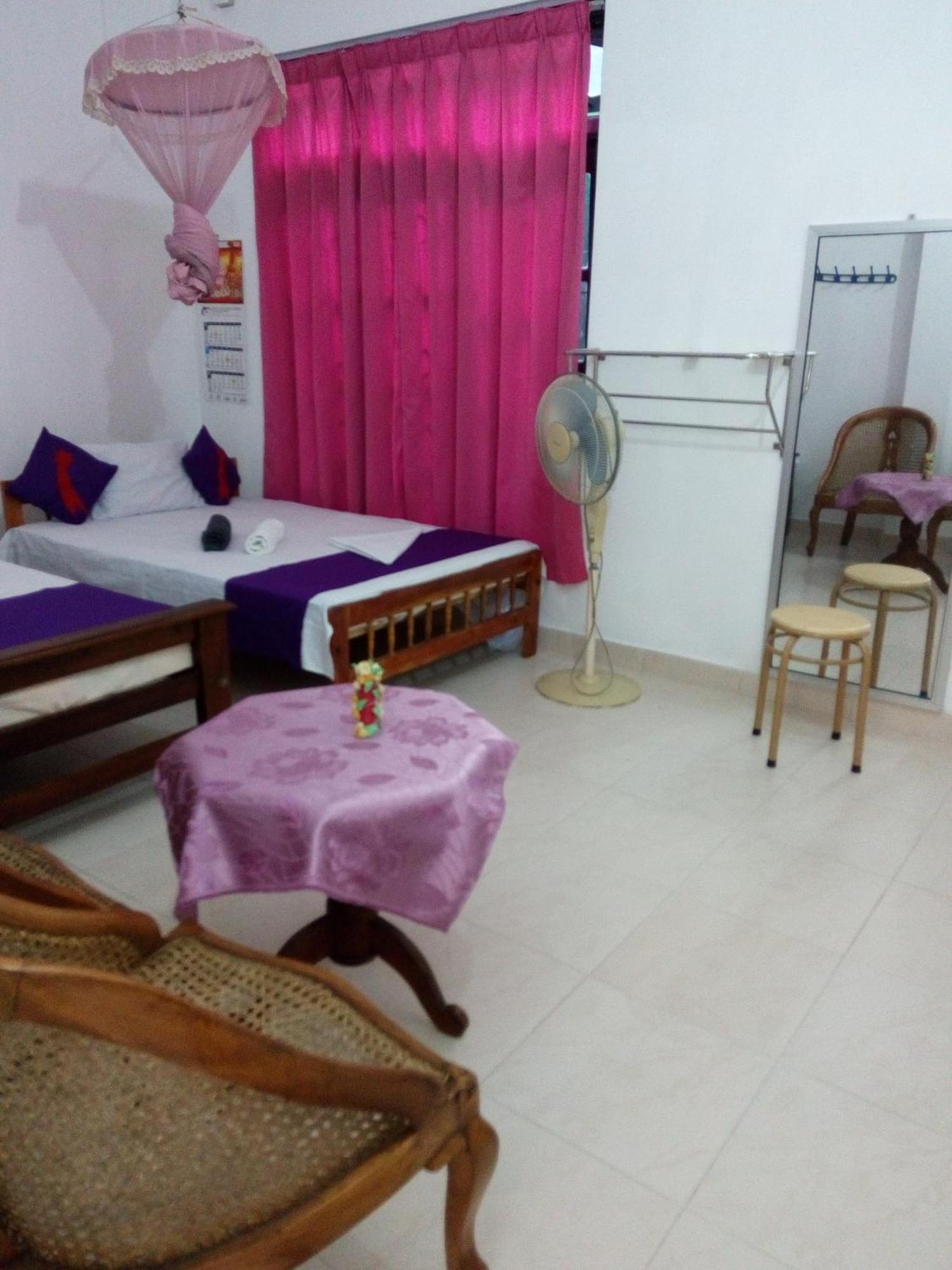 Evening Star Guest Inn Канди Номер фото