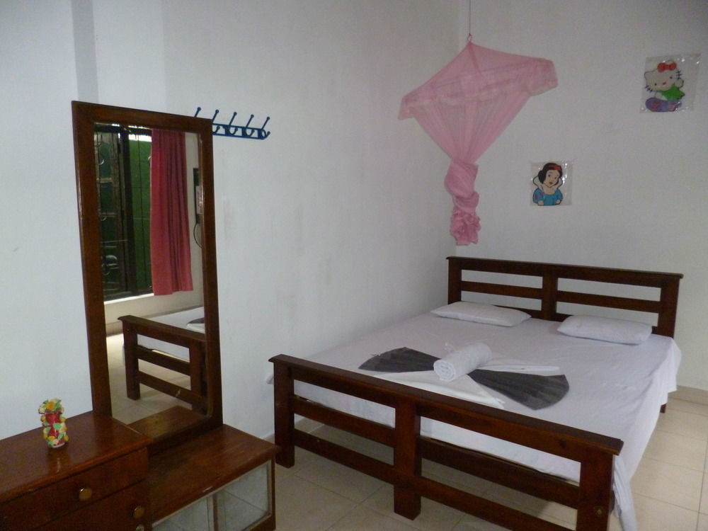 Evening Star Guest Inn Канди Экстерьер фото